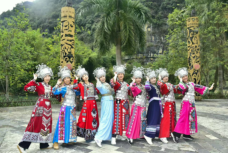 銘誠錦深耕膠粘劑行業(yè)20周年慶團(tuán)建廣西崇左