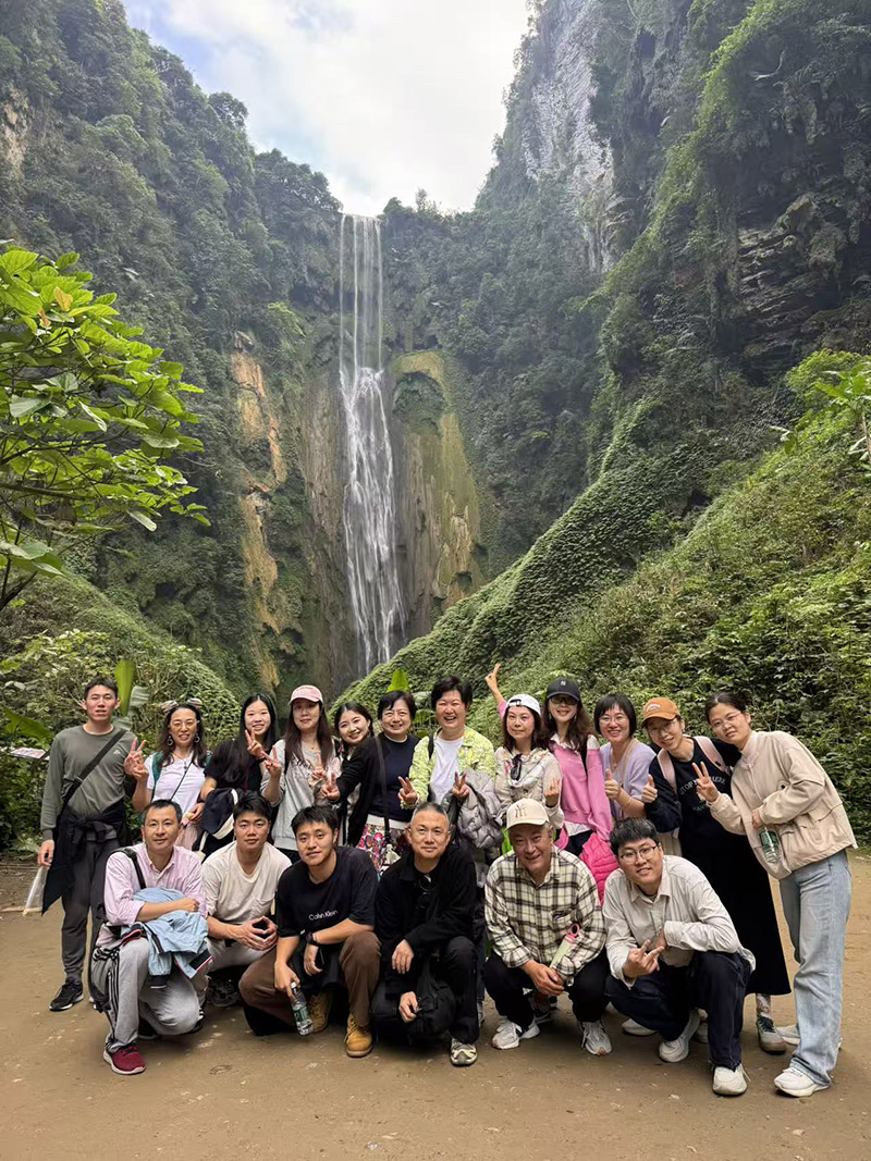 銘誠錦深耕膠粘劑行業(yè)20周年慶團(tuán)建廣西崇左